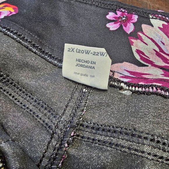 NWT Terra & Sky Women's Black Floral Skinny Mid Rise Pants Leggings size 2X - Picture 9 of 13